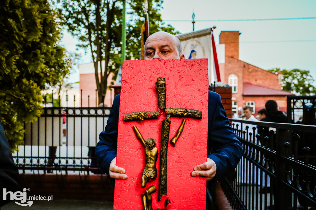 Tysiące wiernych w procesji przebłagalnej po profanacji