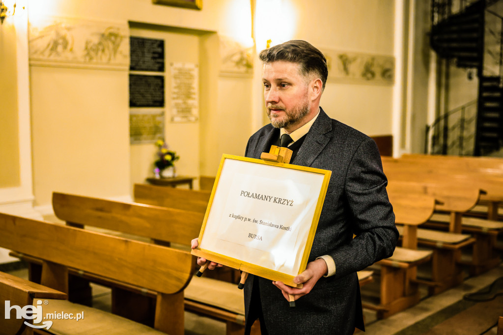 Tysiące wiernych w procesji przebłagalnej po profanacji