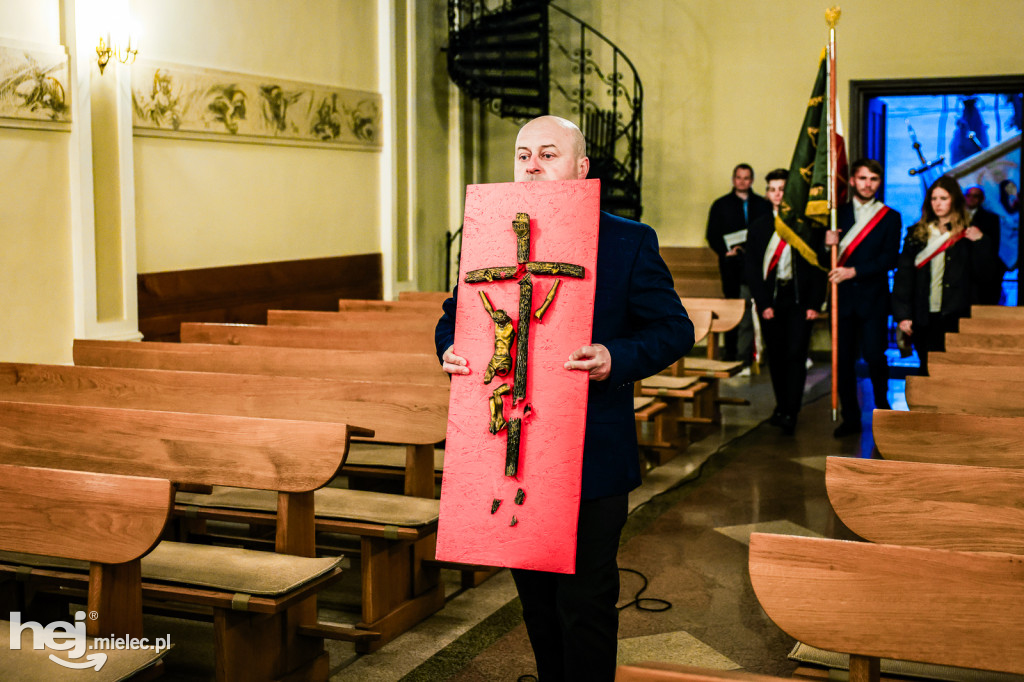 Tysiące wiernych w procesji przebłagalnej po profanacji
