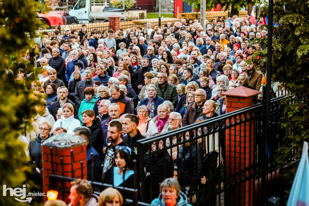 Tysiące wiernych w procesji przebłagalnej po profanacji