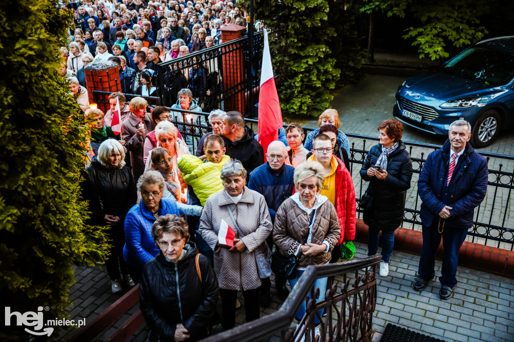 Tysiące wiernych w procesji przebłagalnej po profanacji
