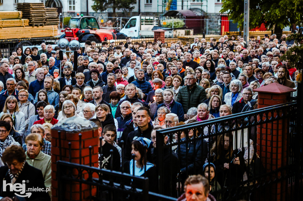 Tysiące wiernych w procesji przebłagalnej po profanacji