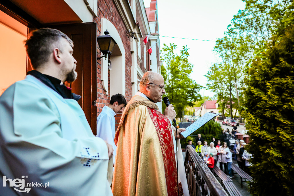 Tysiące wiernych w procesji przebłagalnej po profanacji