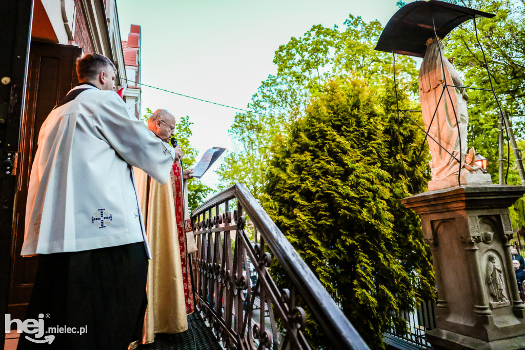 Tysiące wiernych w procesji przebłagalnej po profanacji