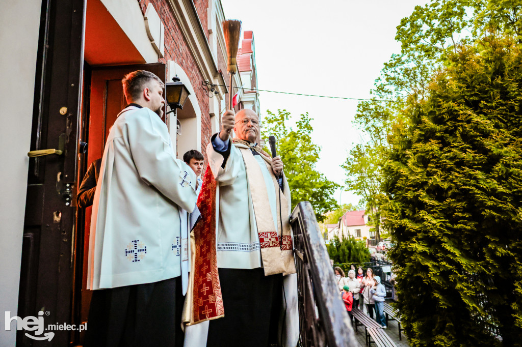 Tysiące wiernych w procesji przebłagalnej po profanacji