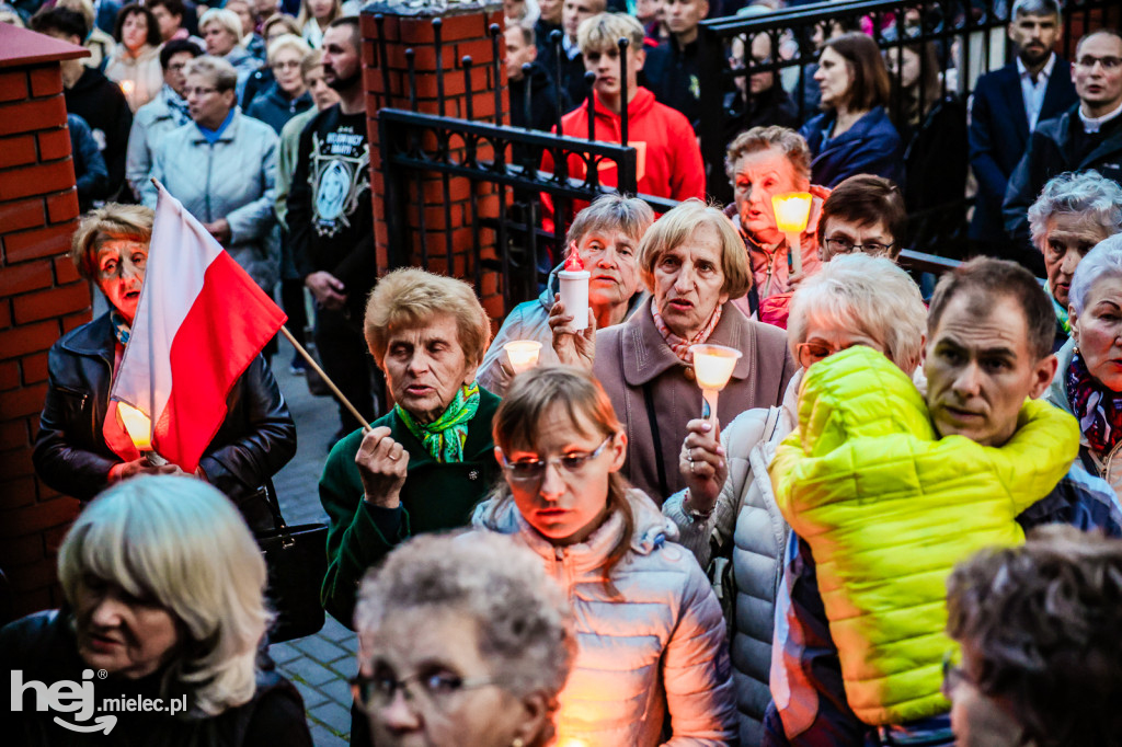 Tysiące wiernych w procesji przebłagalnej po profanacji