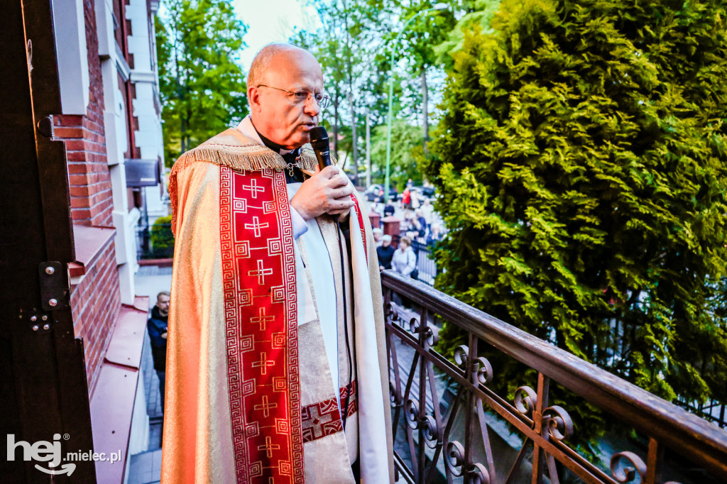 Tysiące wiernych w procesji przebłagalnej po profanacji