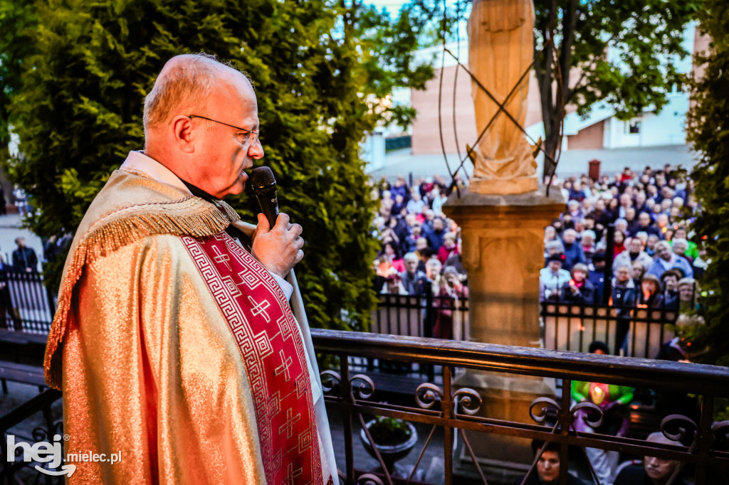 Tysiące wiernych w procesji przebłagalnej po profanacji