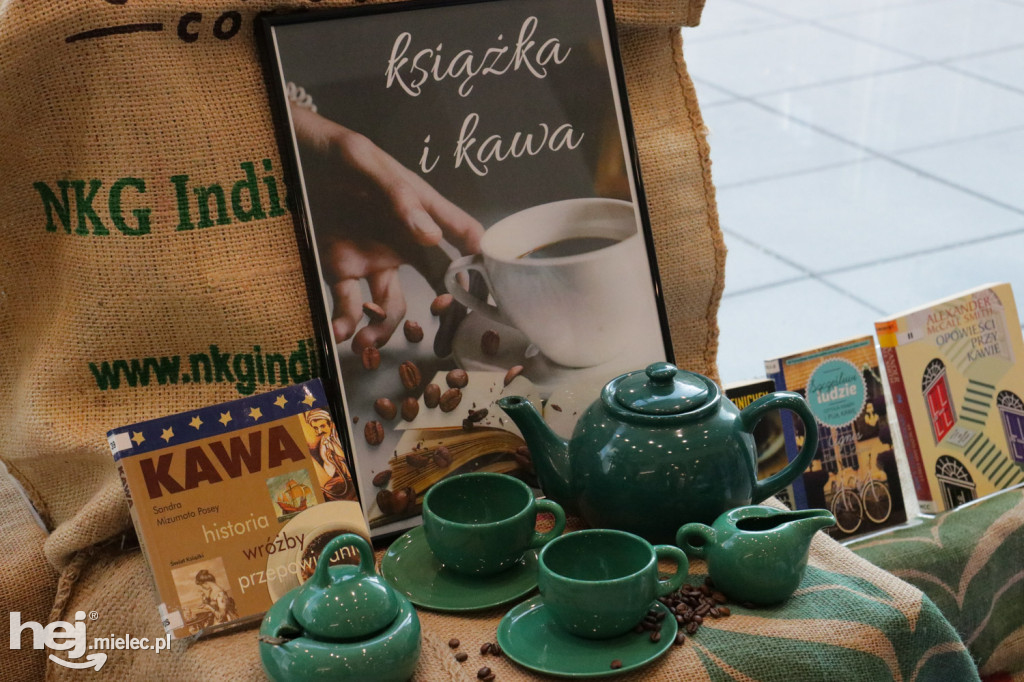 Kawa w bibliotece