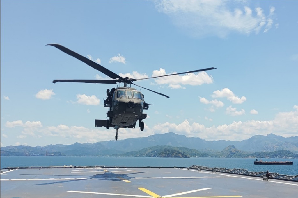 Mielecki Black Hawk wylądował na okręcie filipińskiej marynarki wojennej