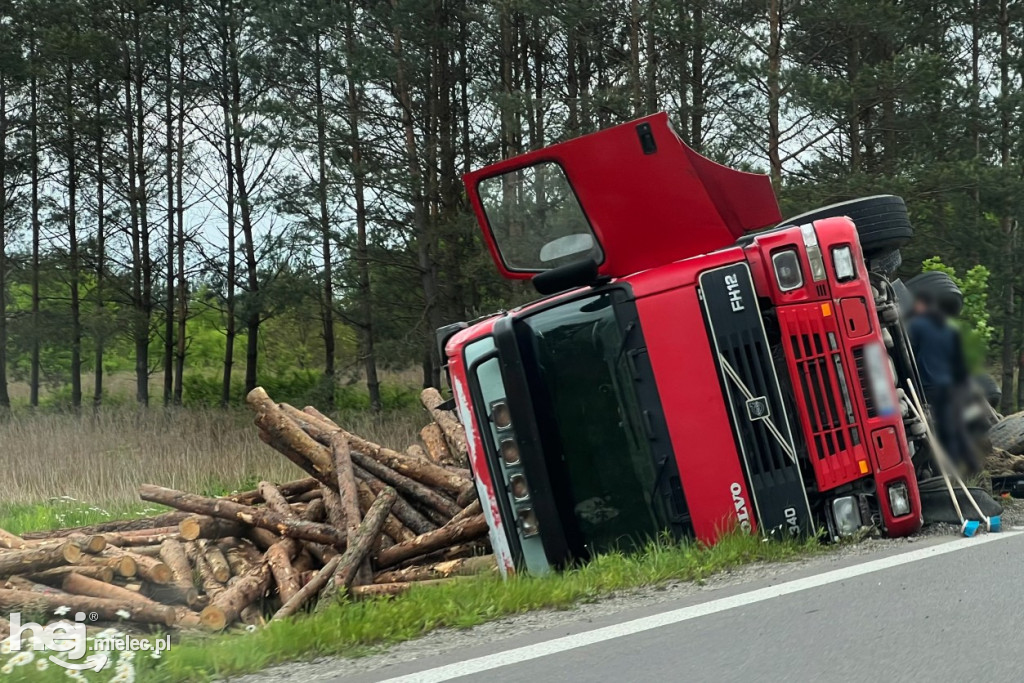 Ciężarówka wypadła z obwodnicy