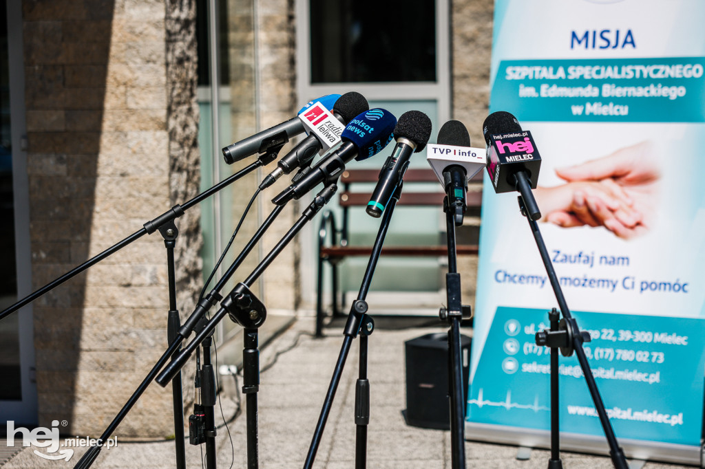 Minister Zdrowia odwiedziła szpital i pogotowie