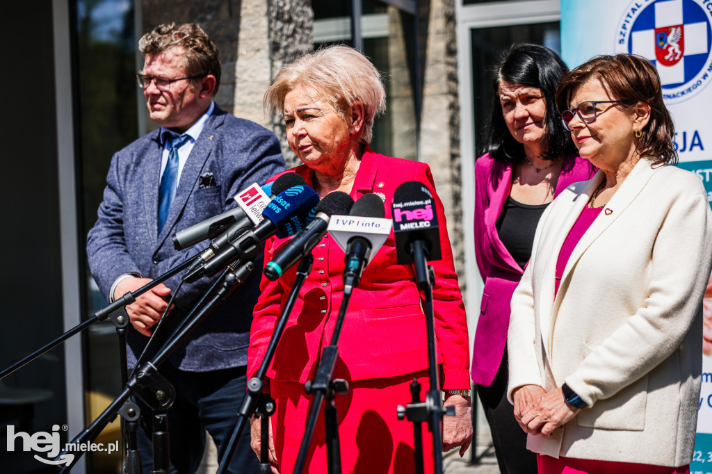 Minister Zdrowia odwiedziła szpital i pogotowie