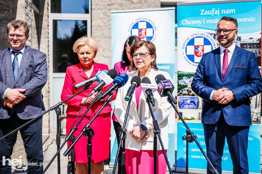 Minister Zdrowia odwiedziła szpital i pogotowie