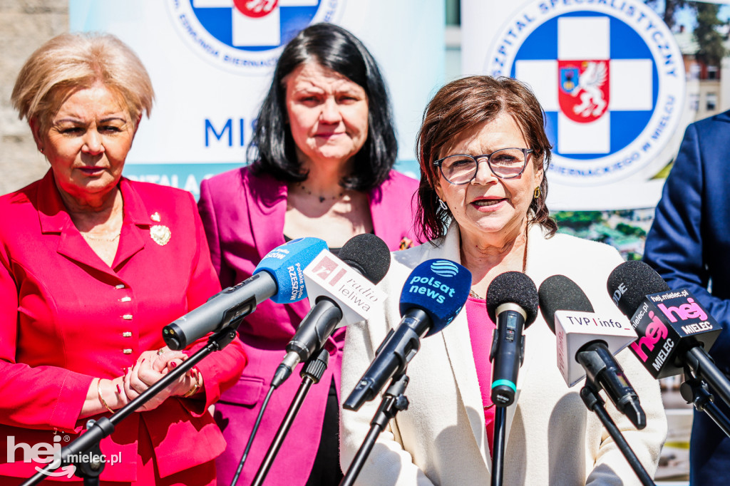Minister Zdrowia odwiedziła szpital i pogotowie