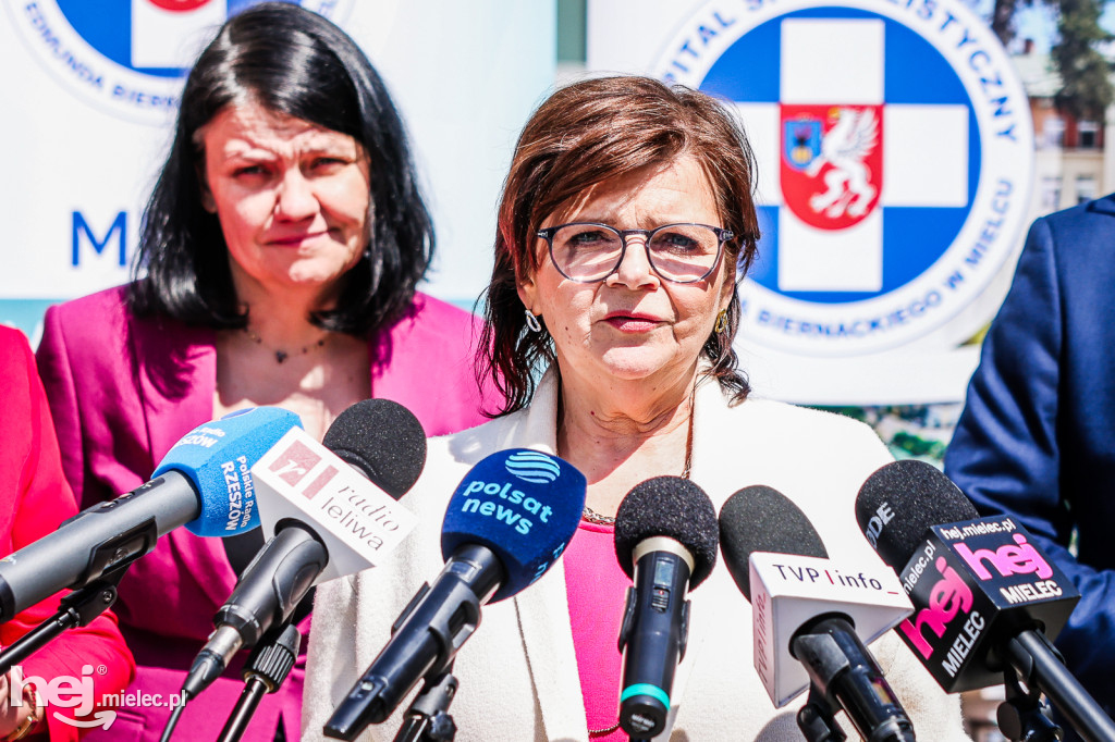 Minister Zdrowia odwiedziła szpital i pogotowie