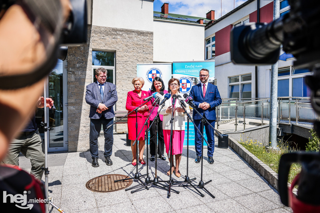 Minister Zdrowia odwiedziła szpital i pogotowie