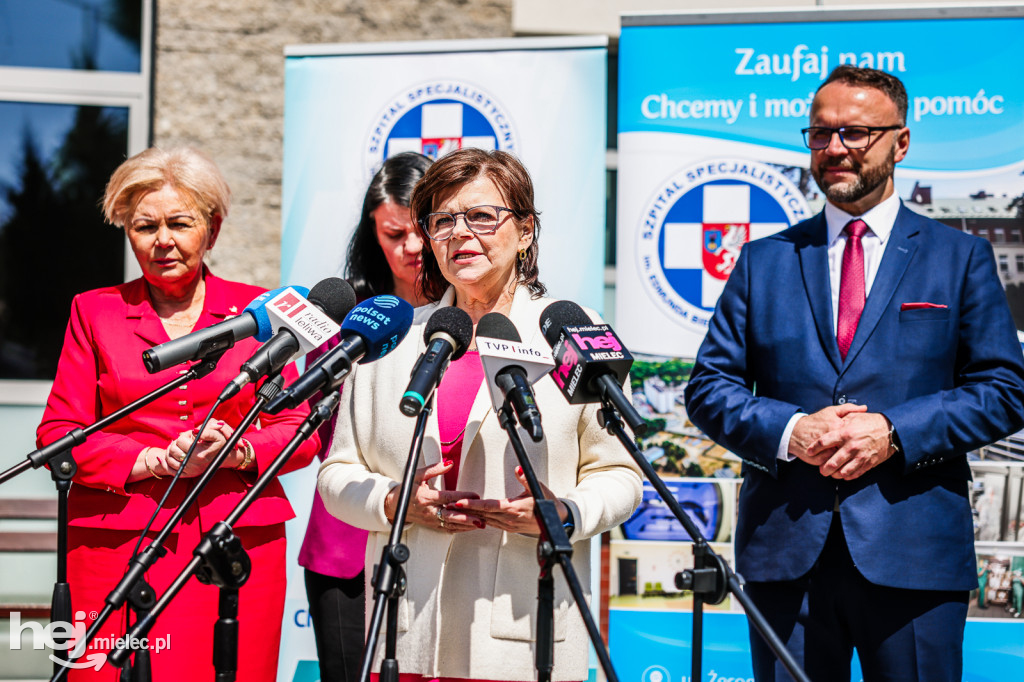 Minister Zdrowia odwiedziła szpital i pogotowie