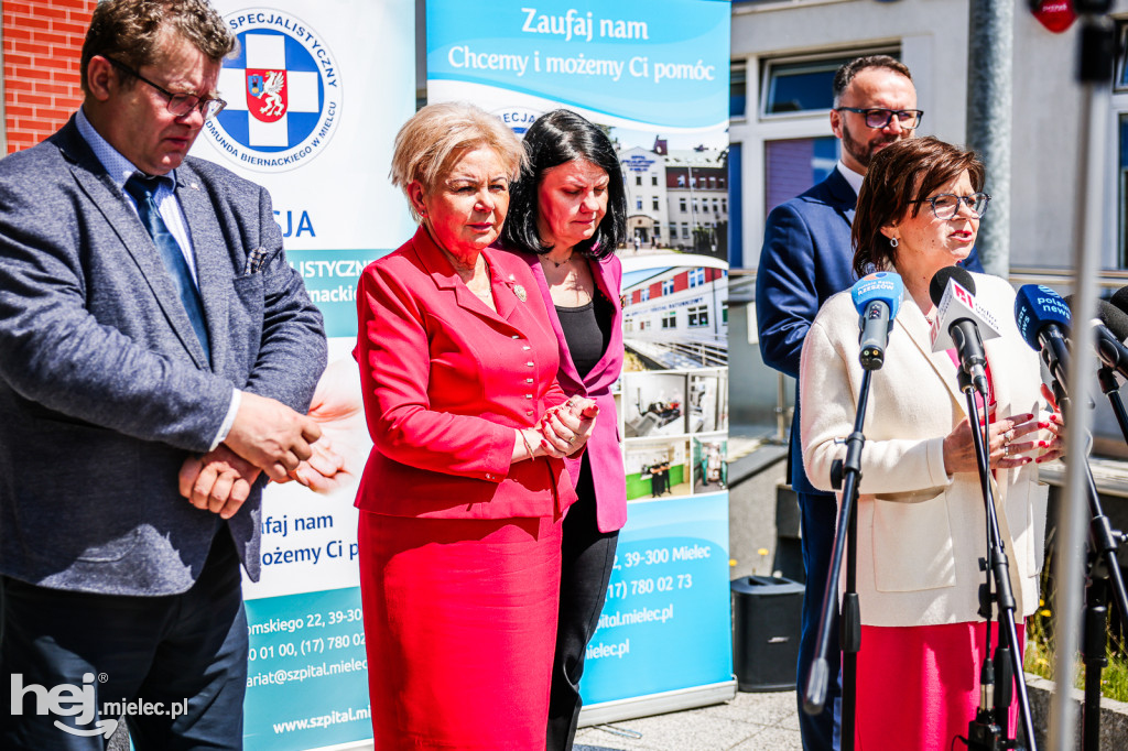 Minister Zdrowia odwiedziła szpital i pogotowie