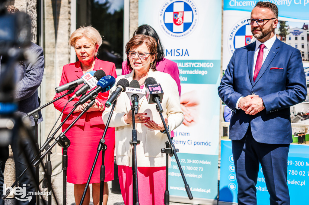 Minister Zdrowia odwiedziła szpital i pogotowie
