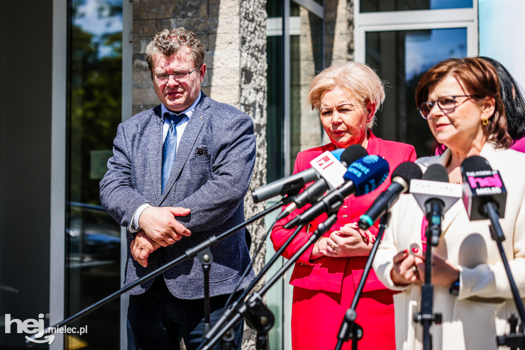 Minister Zdrowia odwiedziła szpital i pogotowie