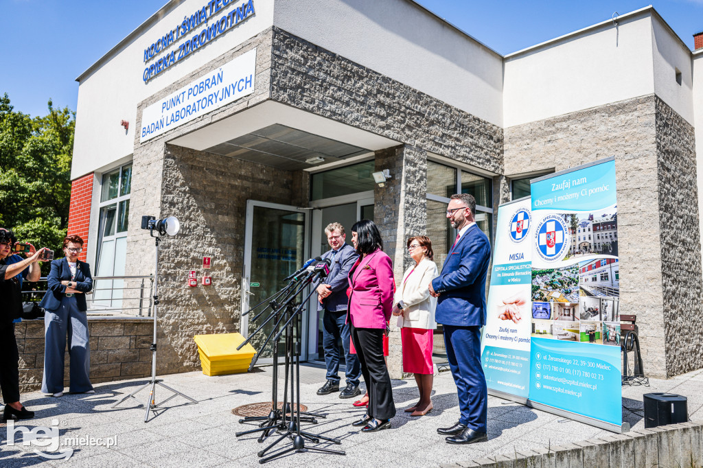 Minister Zdrowia odwiedziła szpital i pogotowie