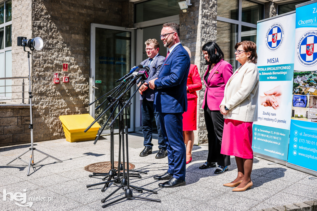 Minister Zdrowia odwiedziła szpital i pogotowie