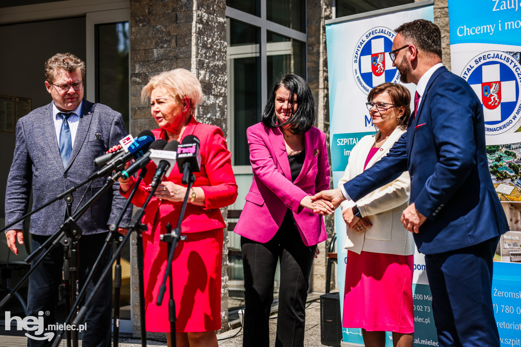 Minister Zdrowia odwiedziła szpital i pogotowie