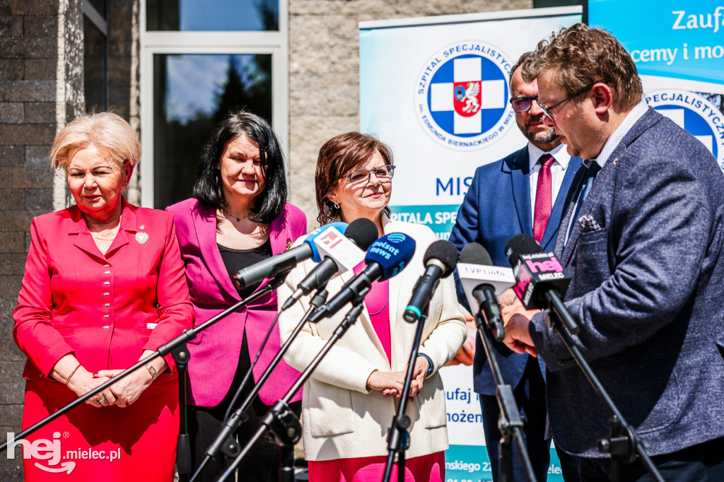Minister Zdrowia odwiedziła szpital i pogotowie