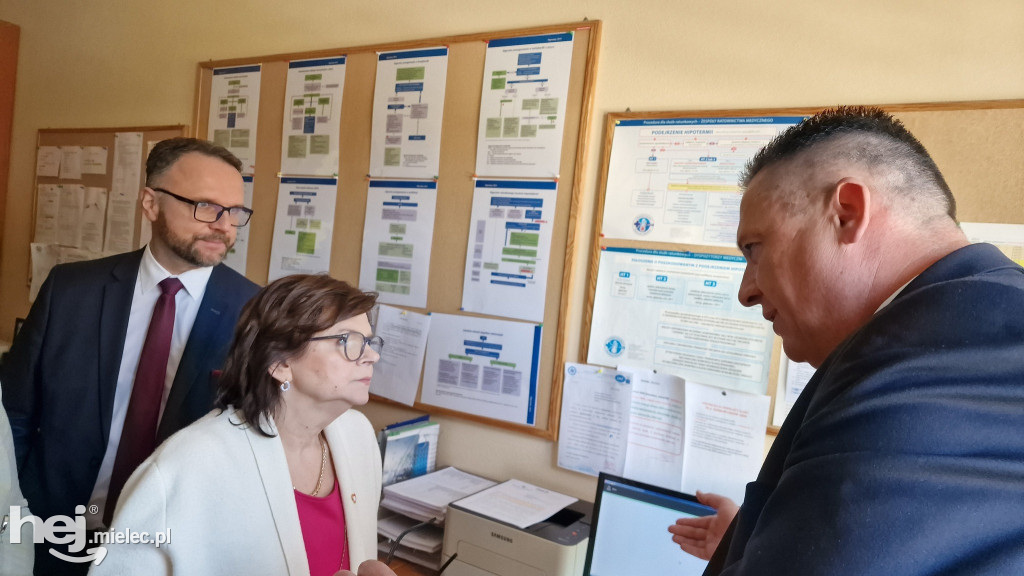 Minister Zdrowia odwiedziła szpital i pogotowie