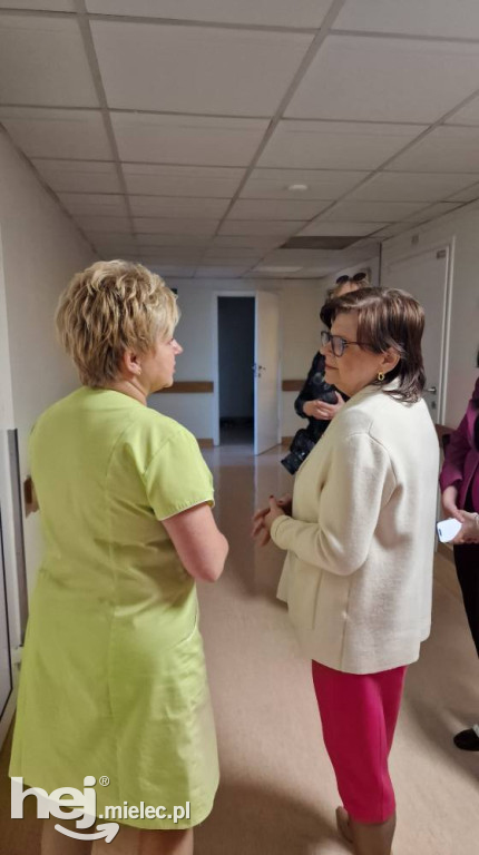 Minister Zdrowia odwiedziła szpital i pogotowie