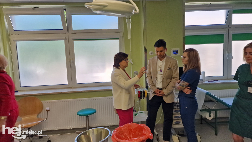 Minister Zdrowia odwiedziła szpital i pogotowie