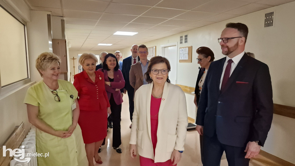 Minister Zdrowia odwiedziła szpital i pogotowie
