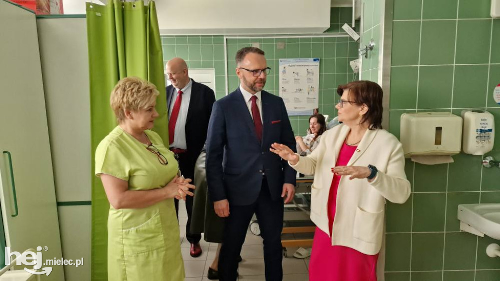 Minister Zdrowia odwiedziła szpital i pogotowie