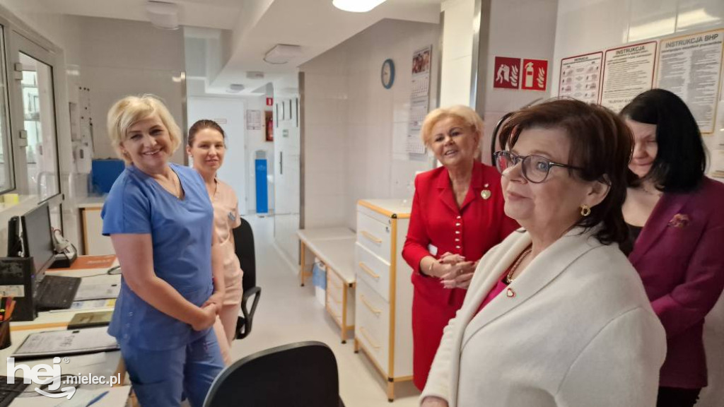 Minister Zdrowia odwiedziła szpital i pogotowie