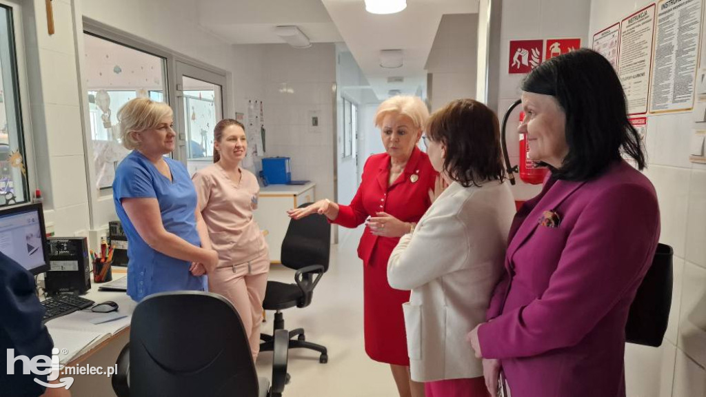 Minister Zdrowia odwiedziła szpital i pogotowie
