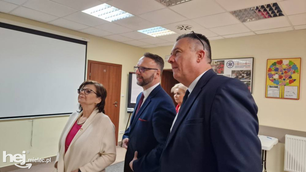 Minister Zdrowia odwiedziła szpital i pogotowie