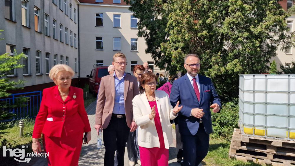 Minister Zdrowia odwiedziła szpital i pogotowie