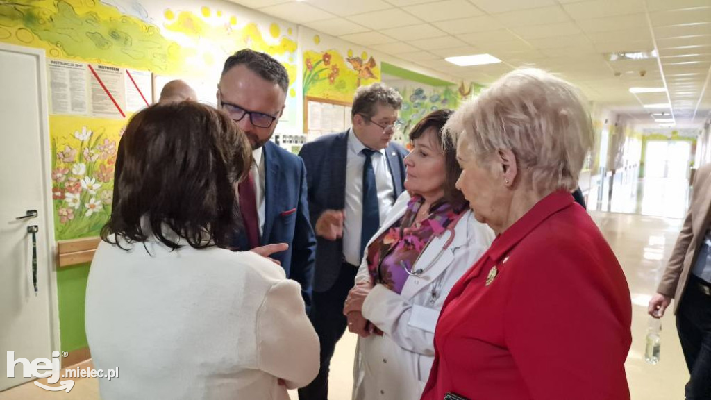 Minister Zdrowia odwiedziła szpital i pogotowie