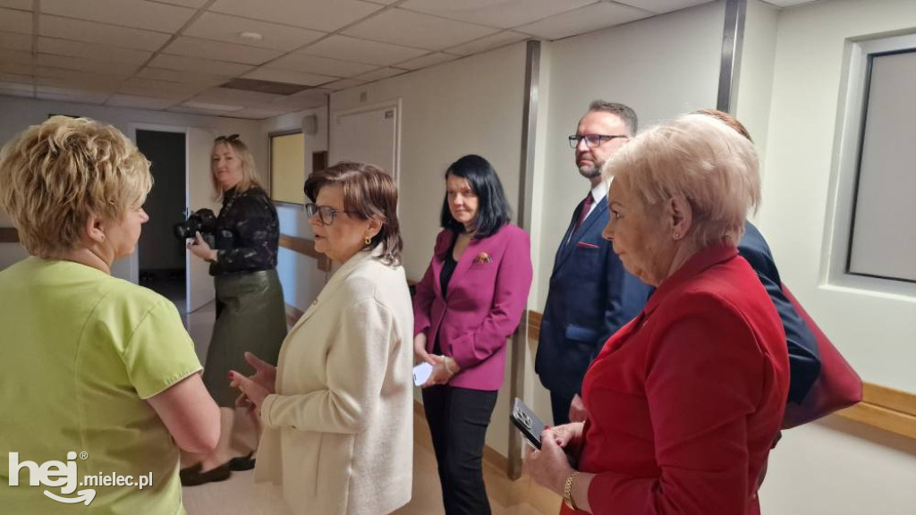 Minister Zdrowia odwiedziła szpital i pogotowie