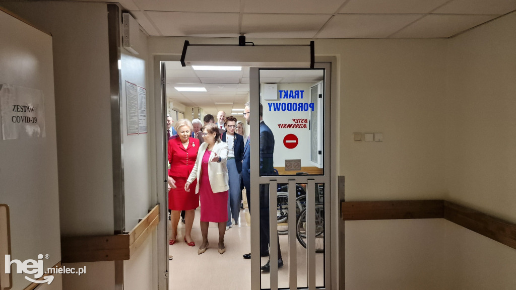 Minister Zdrowia odwiedziła szpital i pogotowie