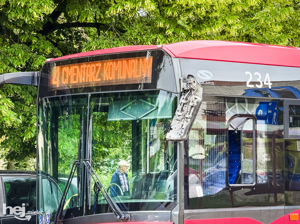 Kolizja autobusu MKS i dostawczaka