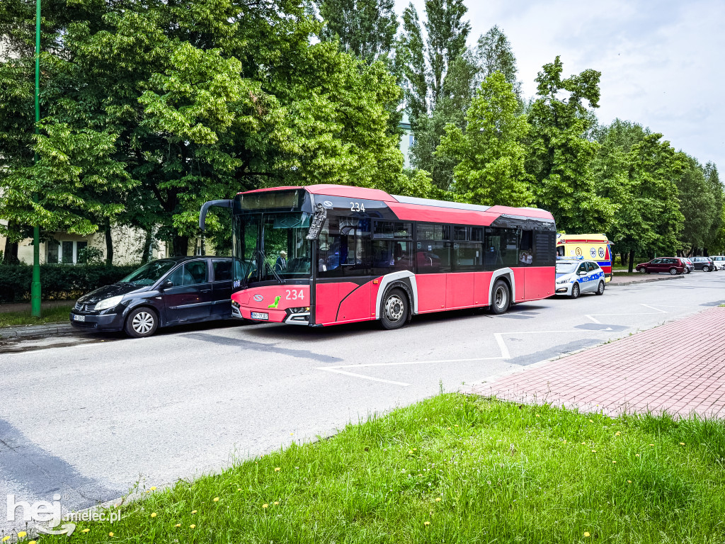 Kolizja autobusu MKS i dostawczaka