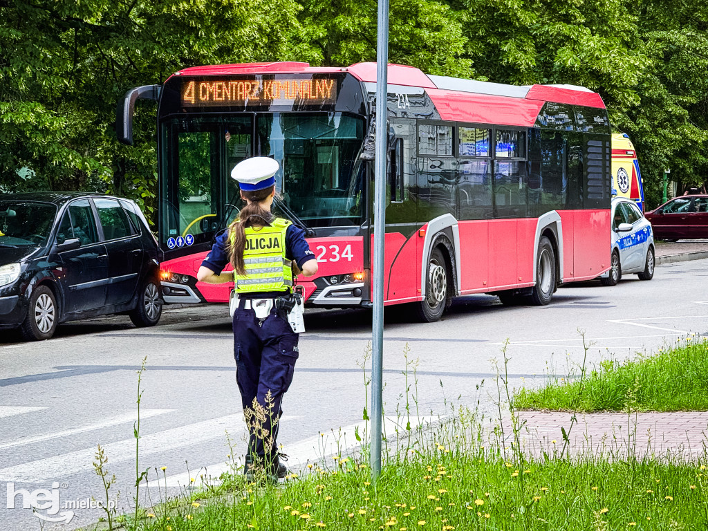 Kolizja autobusu MKS i dostawczaka