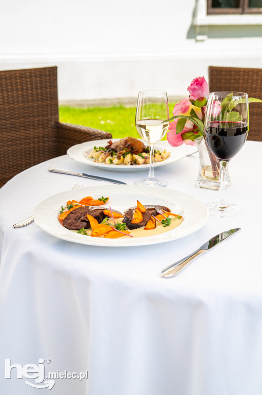 Restauracja w zabytkowym Zamku Przecław - staropolska kuchnia w nowoczesnym wydaniu