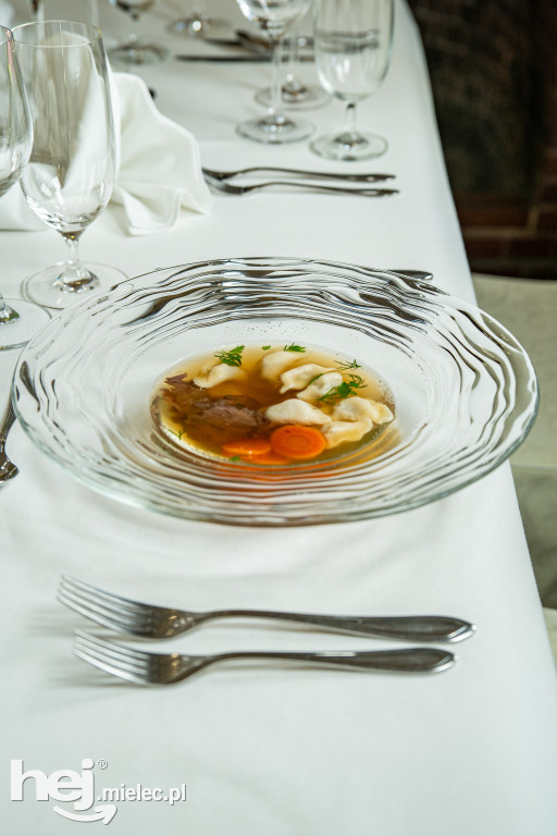 Restauracja w zabytkowym Zamku Przecław - staropolska kuchnia w nowoczesnym wydaniu