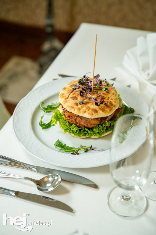 Restauracja w zabytkowym Zamku Przecław - staropolska kuchnia w nowoczesnym wydaniu