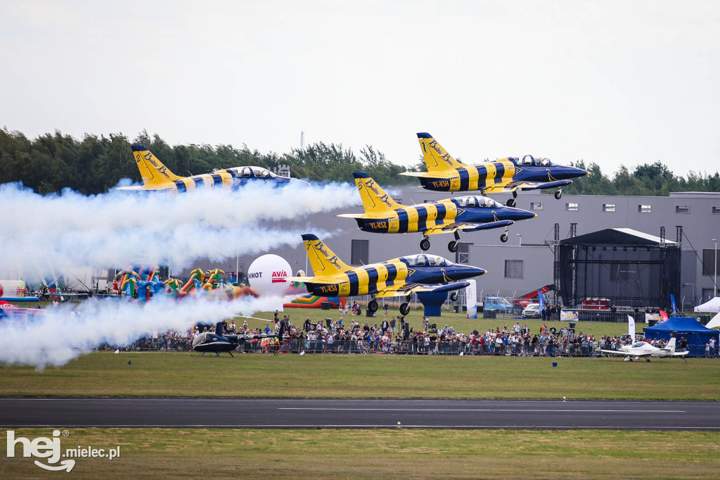 AIR SHOW MIELEC Z WIEŻY LOTNISKA