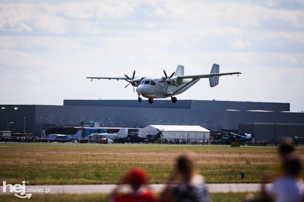 AIR SHOW MIELEC Z WIEŻY LOTNISKA