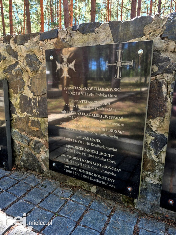 Mielczanie porządkowali cmentarz na Ukrainie